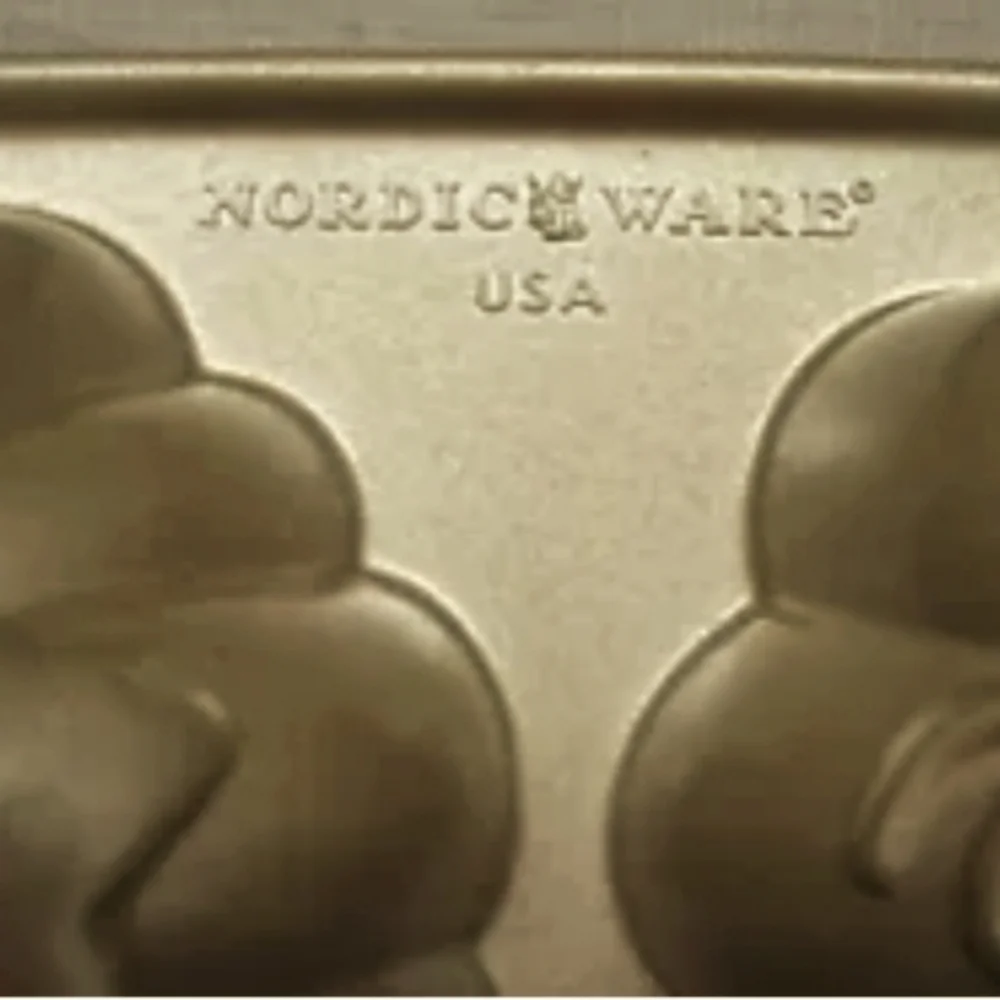Nordic Ware PUMPKIN PATCH 12-Cavity Cakelet/Muffin Mold/Pan